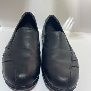 Aravon “Faith” Black Leather Loafers